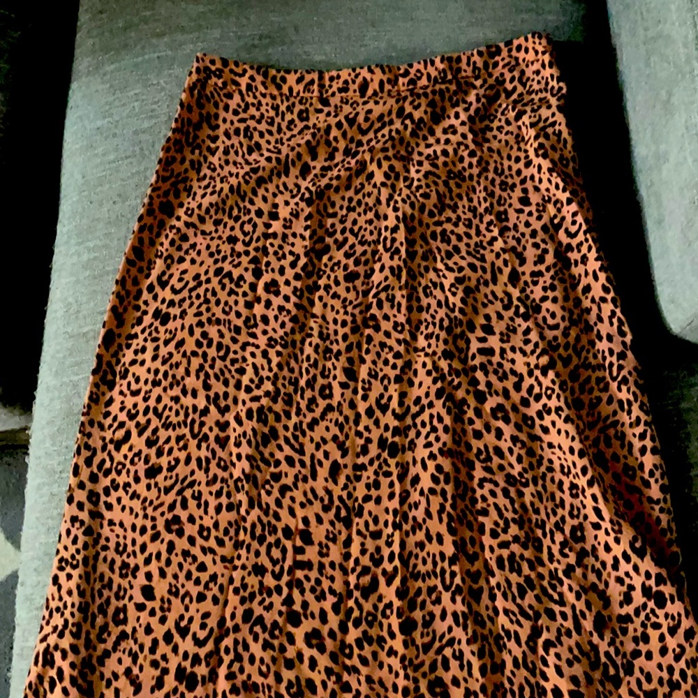 COPY - Selling animal print skirt perfect as fall outfit.